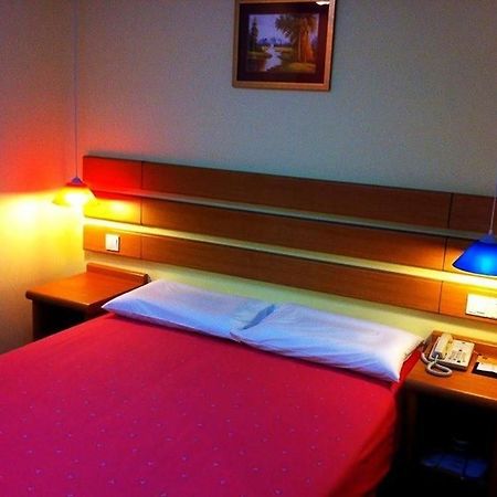 Home Inn Hotel Guiyang Fushui Middle Road エクステリア 写真