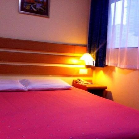 Home Inn Hotel Guiyang Fushui Middle Road エクステリア 写真
