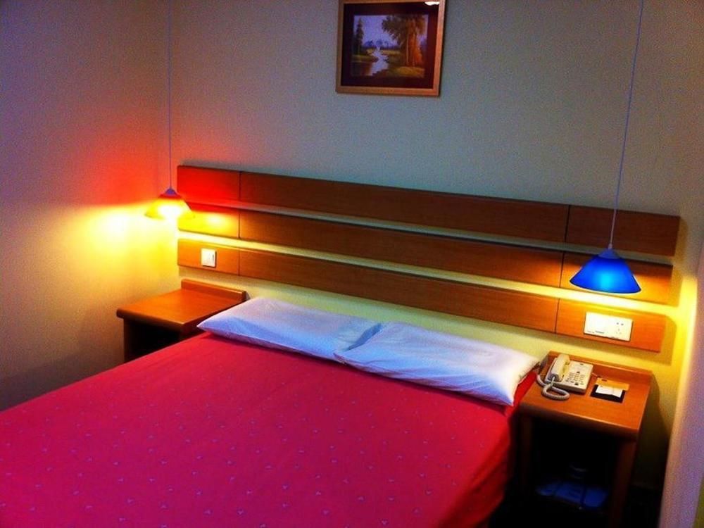 Home Inn Hotel Guiyang Fushui Middle Road エクステリア 写真