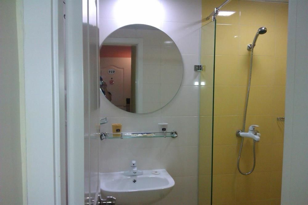 Home Inn Hotel Guiyang Fushui Middle Road エクステリア 写真
